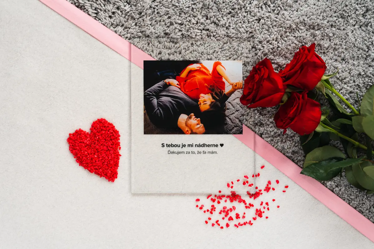 Párová plaketa so srdiečkami a ružou | OnGlazz blog